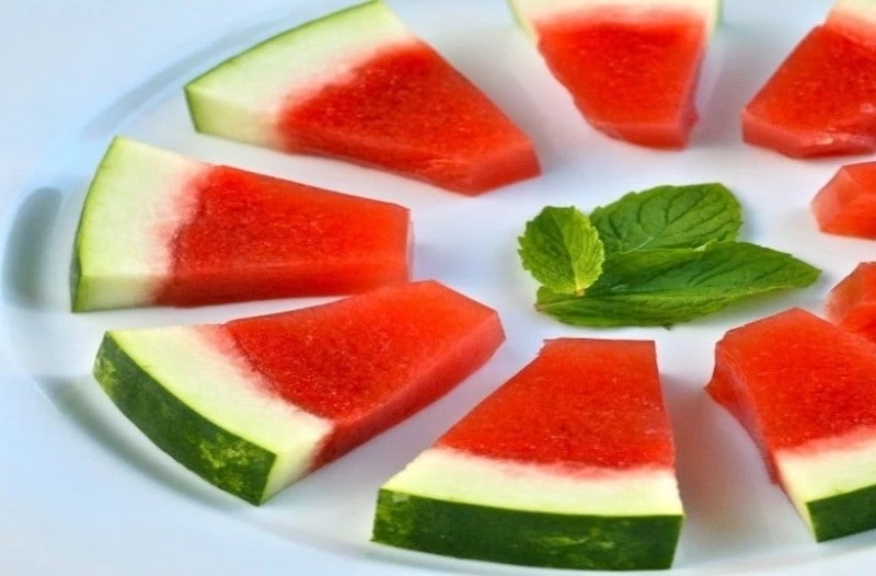 Δείτε τι θα συμβεί στο σώμα σας αν τρώτε μια φέτα καρπούζι κάθε μέρα για μία εβδομάδα! (βίντεο)